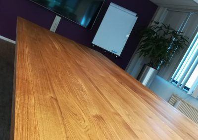 Eiken vergadertafel in Deventer by Smart Documents
